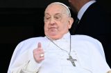 Médicos cogitaram suspender tratamento e deixar papa Francisco morrer