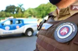 PM reage a assalto na porta de casa e mata dois bandidos em Salvador