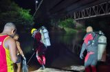 Bombeiros recuperam corpo de motociclista que caiu em rio no interior da Bahia