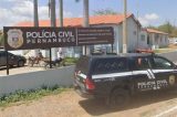Homem é preso após agredir companheira e atirar telhas contra policiais e moradores em Serra Talhada
