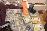 PF encontra maços de dólares e euros, joias e relógios na casa de Barral