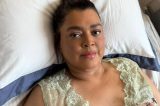 Internada, Preta Gil ganha visita de cantora que também teve câncer; confira