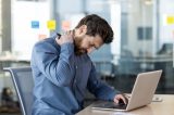 Postura inadequada, insônia e dor: 51% dos profissionais não têm suporte das empresas para tratar mal-estar físico no trabalho