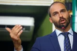 Eduardo Bolsonaro avalia saída do PL e flerta com outro partido