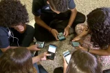 Adolescentes não recebem apoio emocional para lidar com redes sociais, diz pesquisa
