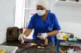 Maquiadora de mortos: baiana explica trabalho conservando corpos Maquiadora de mortos: baiana explica trabalho conservando corpos