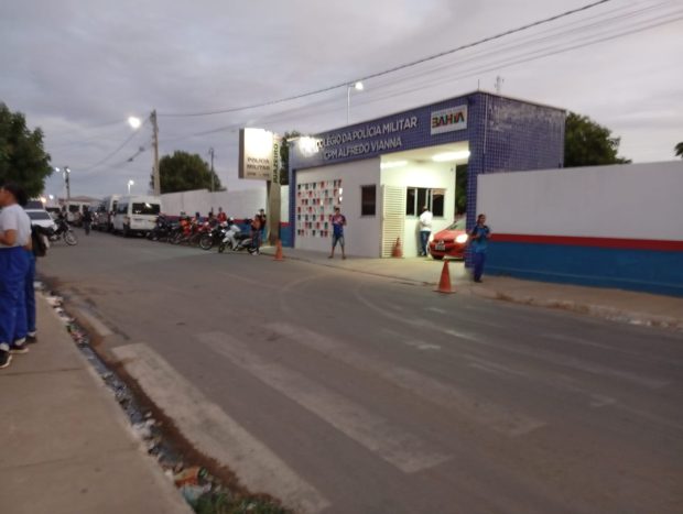 escola militar alfredo viana