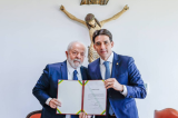 Agência contratada pelo governo faz serviços para rede pessoal de ministro de Lula
