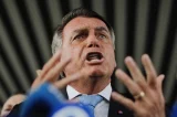 Bolsonaro diz ter paixão por Trump, pede ‘liberdade’ para falar com ele e nega ação de Eduardo