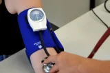 Pressão 12 por 8 não é mais normal? Estudo divulga novas diretrizes