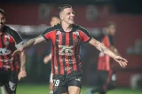 Vitória segue sem vencer jogos com um homem a mais em 2025