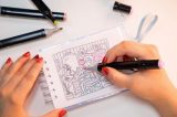 Livros de colorir: atividade em alta é maneira de aliviar sintomas de estresse e ansiedade