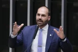 Pedidos de cassação contra Eduardo Bolsonaro ganham força após ameaças