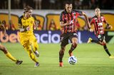 Vitória sofre gol nos acréscimos e empata com o Sport em pleno Barradão