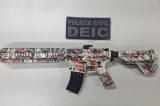 Polícia apreende adolescente com simulacro de fuzil em Salvador