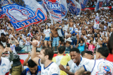 Torcida do Bahia é mais pobre e mais periférica que a do Vitória, diz pesquisa