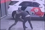 Cara de pau! Homem tenta roubar arma de policial na porta de batalhão