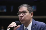 Vice da Câmara diz que pautará anistia assim que Hugo se ausentar do país