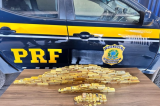Veja momento em que PRF acha 103kg de ouro avaliado em R$ 60 mi em porta-objetos de carro Veja momento em que PRF acha 103kg de ouro avaliado em R$ 60 mi em porta-objetos de carro