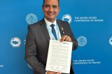 Andrei entrega carta da FNP em conferência nos EUA para pressionar sobre tarifas que afetam produtores brasileiros, destacando a força política da região no cenário global