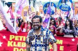 Ex-candidato a Prefeitura de Salvador queima bandeira dos EUA e imagem de Trump