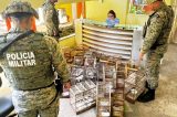COPPA apreende 27 pássaros silvestres em feira livre na Bahia COPPA apreende 27 pássaros silvestres em feira livre na Bahia