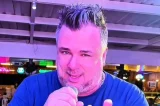 Cantor sertanejo morre em colisão frontal após invadir contramão; mulher fica gravemente ferida Cantor sertanejo morre em colisão frontal após invadir contramão; mulher fica gravemente ferida