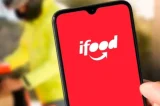 Cliente pede sushi pelo iFood e recebe viatura da PM em casa