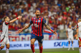 Bahia vence o Flamengo, quebra tabu e encosta no G-4 do Brasileirão