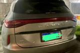 Mulher é presa com carro importado roubado e placa clonada em Salvador Mulher é presa com carro importado roubado e placa clonada em Salvador