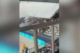 Cobertura de arquibancada desaba em torneio de beach tennis e deixa feridos