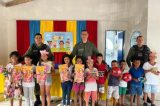 Polícia Militar troca “arminhas” por brinquedos para crianças em escola de São Bento do Una