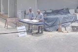Vídeo mostra funcionários usando maca para carregar gesso em obra do Hospital da Restauração