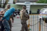 Ex-policial é preso com arma e tornozeleira eletrônica em operação do BOPE na Região Metropolitana do Recife