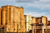 Torre medieval desaba em Roma deixando um operário preso e outro ferido