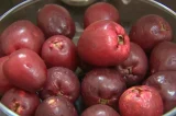 A fruta que ajuda a manter o coração forte e a pressão sob controle A fruta que ajuda a manter o coração forte e a pressão sob controle