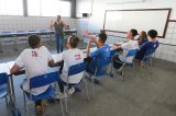 Estado antecipa 13º e folha de novembro para servidores da Educação
