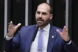 Eduardo Bolsonaro ataca Tarcísio e se lança candidato ao Planalto