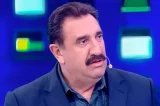Ratinho causa polêmica ao mostrar parte íntima ao vivo