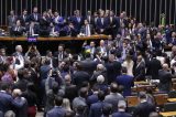 Lei proíbe descontos no INSS e põe Lula em xeque