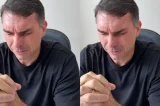 Flávio Bolsonaro reage à prisão do pai em live: ‘Intolerância religiosa’