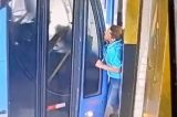 VÍDEO: Idoso é prensado na parede por ônibus descontrolado VÍDEO: Idoso é prensado na parede por ônibus descontrolado
