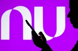 Nubank demite 12 funcionários após briga em reunião por mudança no home office