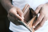 Governo decreta o congelamento das contas bancárias de todos que estão devendo dinheiro; saiba mais