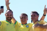 Direita brasileira procura novo líder após clã Bolsonaro ‘se autodestruir’, diz Financial Times