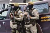 Viatura da PM é atingida por tiros durante incursão na Bahia
