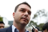 Flávio Bolsonaro pede desculpas a Michelle após atrito sobre aliança no Ceará com Ciro Gomes