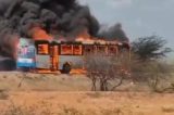 Ônibus que faz linha de Juazeiro para Sobradinho pega fogo próximo do Campo dos Cavalos; veja vídeos