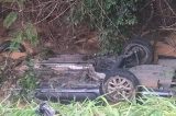 Cinco baianos da mesma família morrem após carro bater em barranco e cair em córrego em MG Cinco baianos da mesma família morrem após carro bater em barranco e cair em córrego em MG