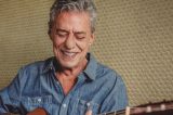 Apresentadora abre o jogo após beijo polêmico em Chico Buarque